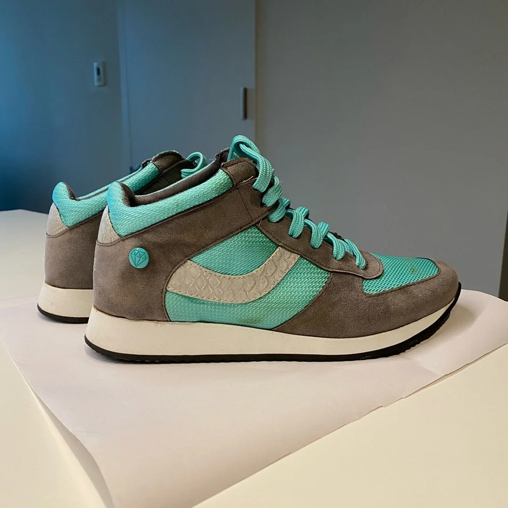 N/A women’s sneakers